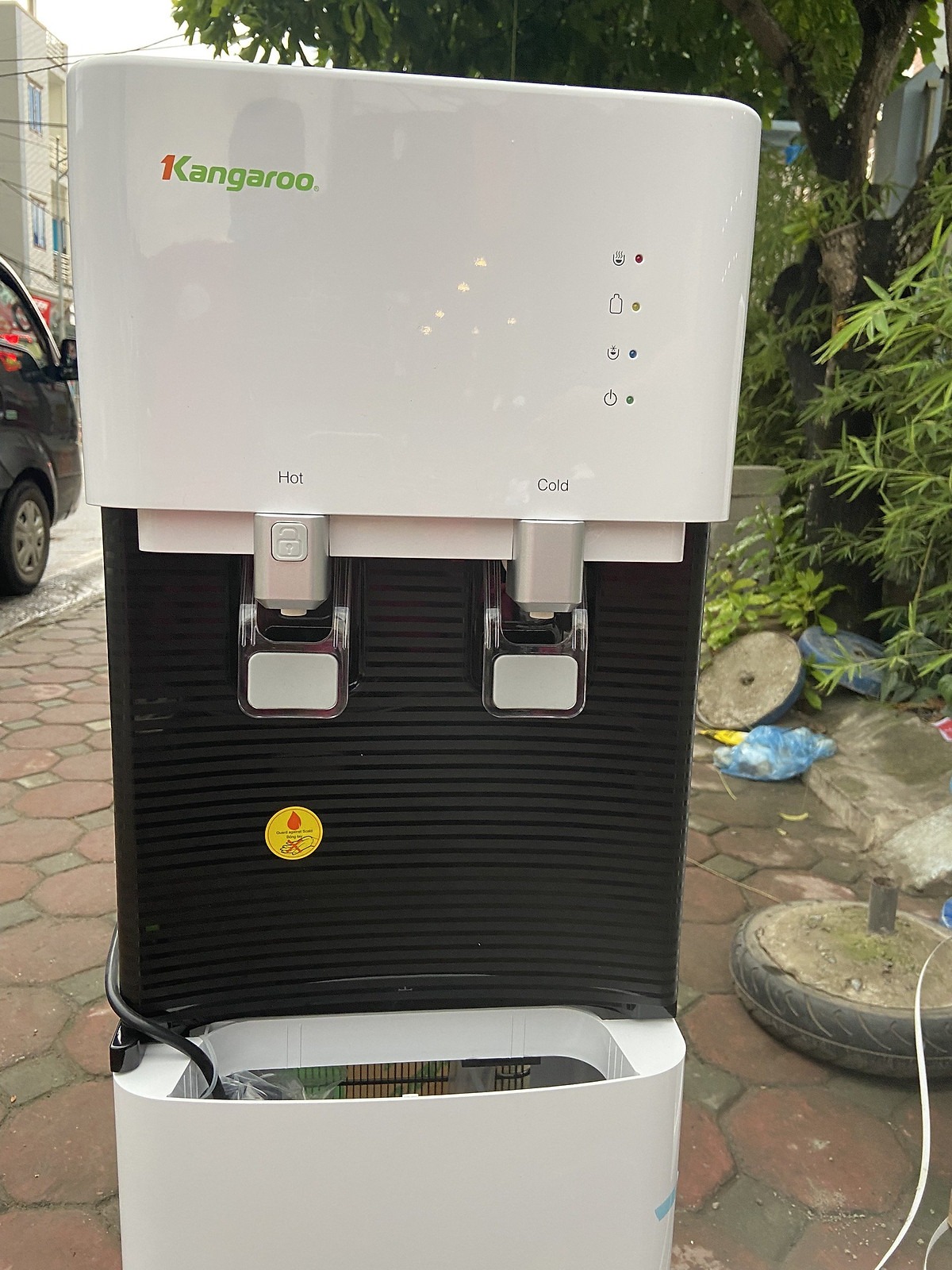 Cây nước nóng lạnh Kangaroo hút bình KG49A3 giải pháp tiện lợi cho mọi gia đình