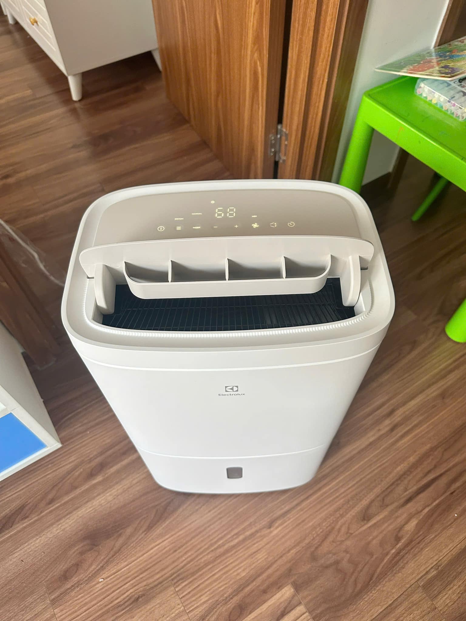 Giữ không khí trong lành, chống ẩm mốc hiệu quả cùng máy hút ẩm Electrolux EDH10TRBW1