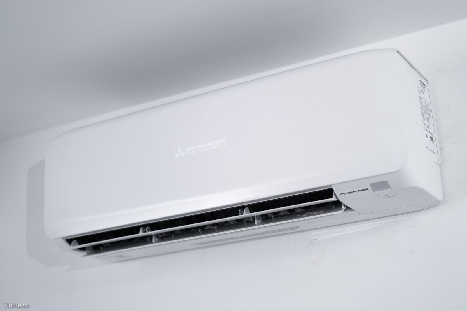 So sánh điều hòa Panasonic CS-YZ18AKH-8 và Mitsubishi SRK50ZSS-W5, nên mua loại nào?