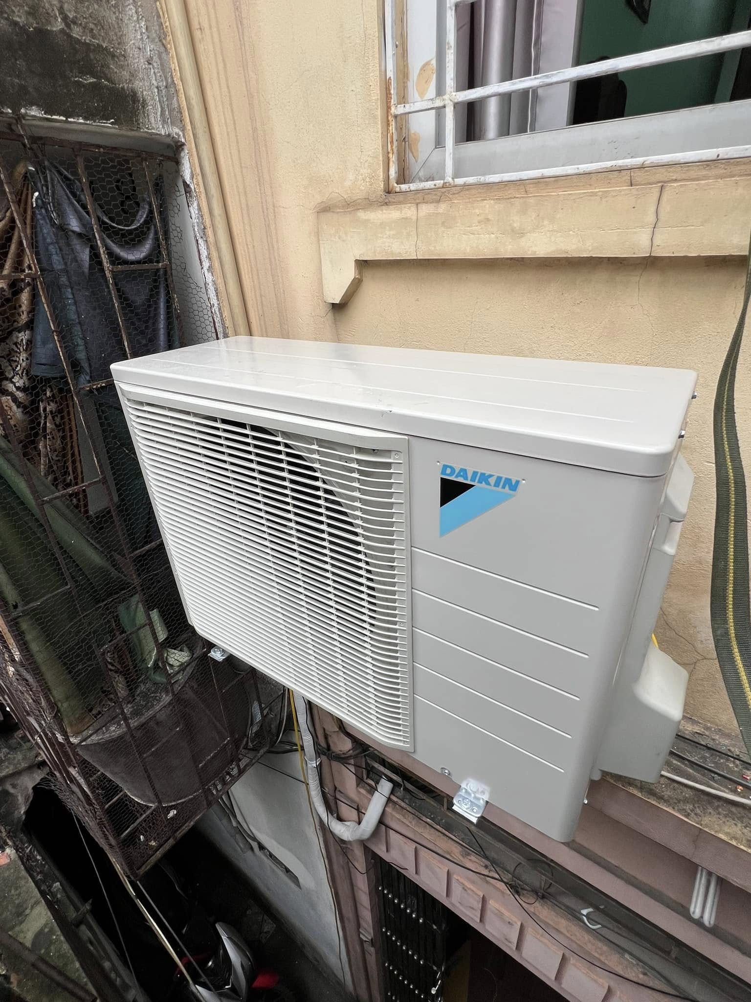 Review chi tiết từ A đến Z về điều hòa Daikin 1 chiều 28000btu FTF85XV1V
