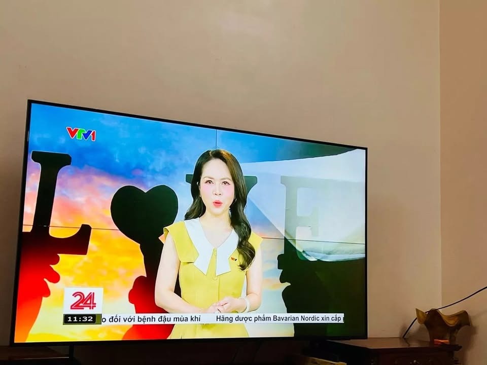 Review chi tiết về smart tivi Samsung 55 inch 4K UA55UE100F mới ra mắt 2025
