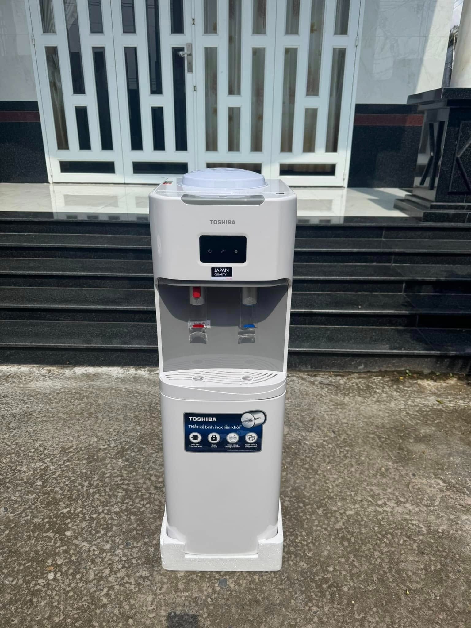 Cây nước nóng lạnh Toshiba RWF-W1664TV (W1) đỉnh cao tiện nghi cho không gian sống hiện đại