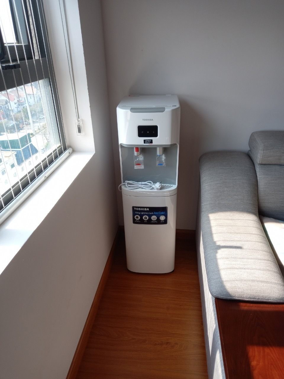 Cây nước nóng lạnh Toshiba RWF-W1664TV (W1) đỉnh cao tiện nghi cho không gian sống hiện đại