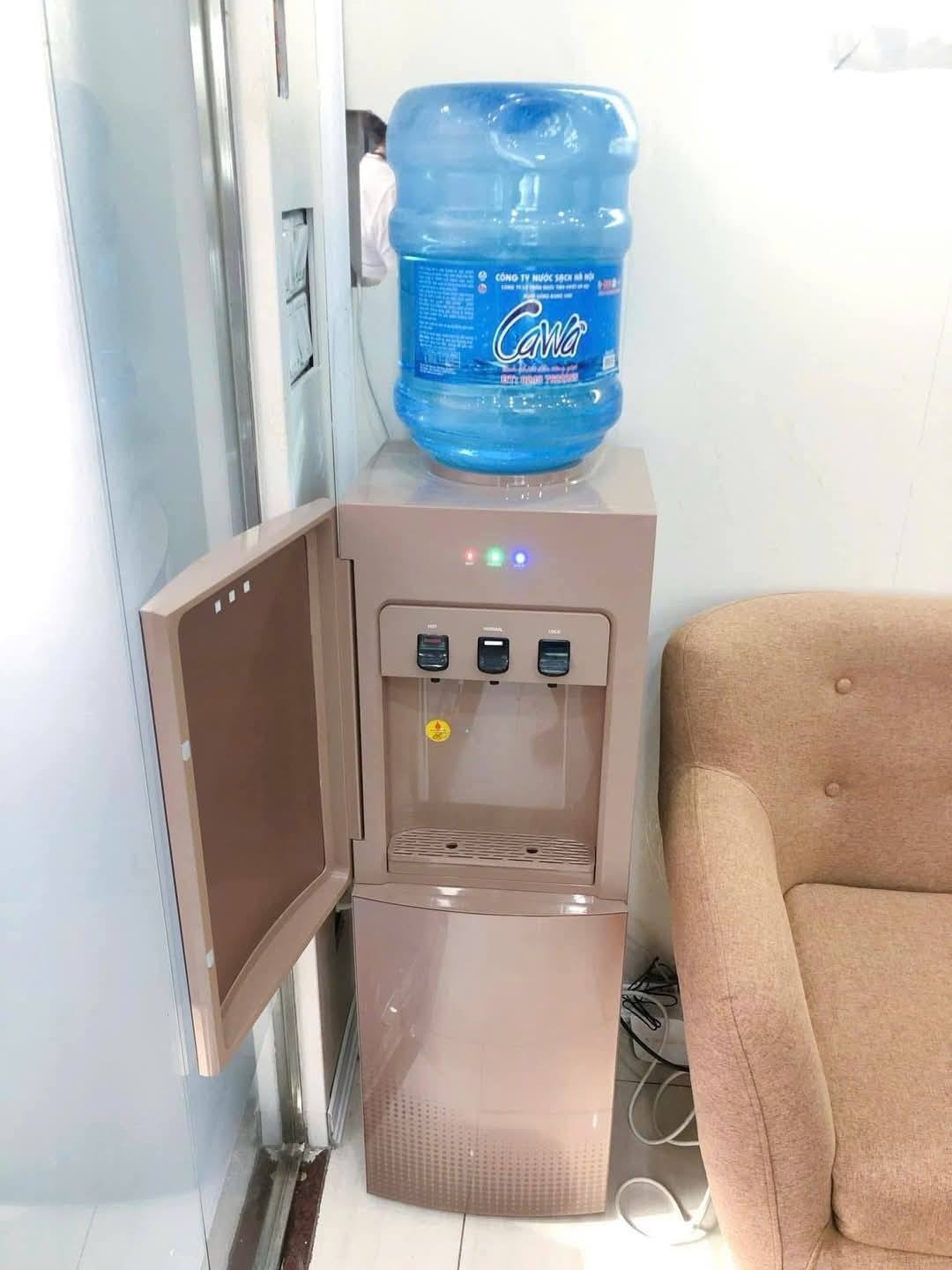 Mô tả chi tiết cây nước nóng lạnh Kangaroo KG58A3 thiết kế hiện đại, làm nóng lạnh nhanh, tiết kiệm điện