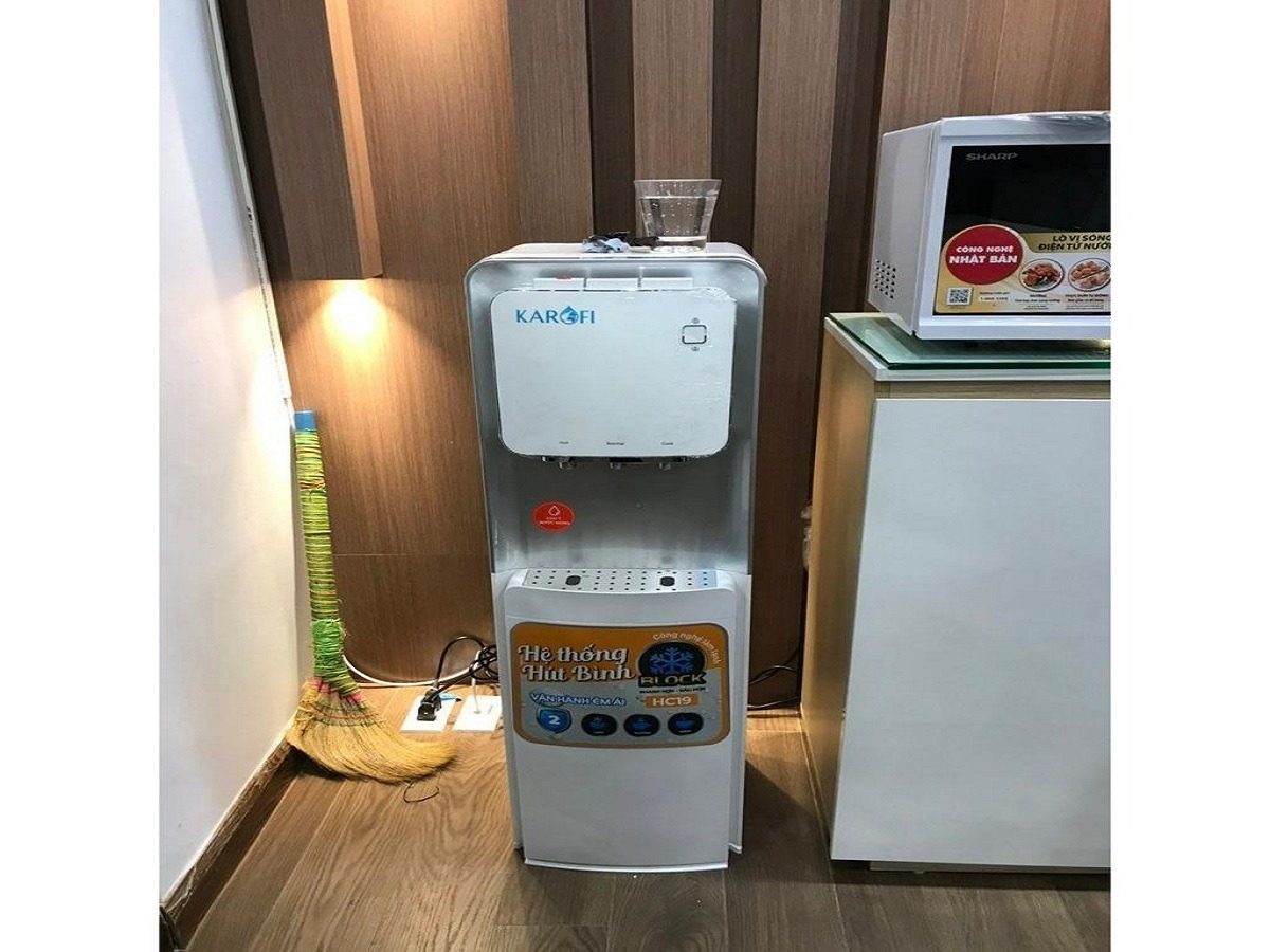 Cây nước nóng lạnh Karofi HC19 giải pháp cung cấp nước nóng lạnh tiện lợi cho văn phòng và gia đình