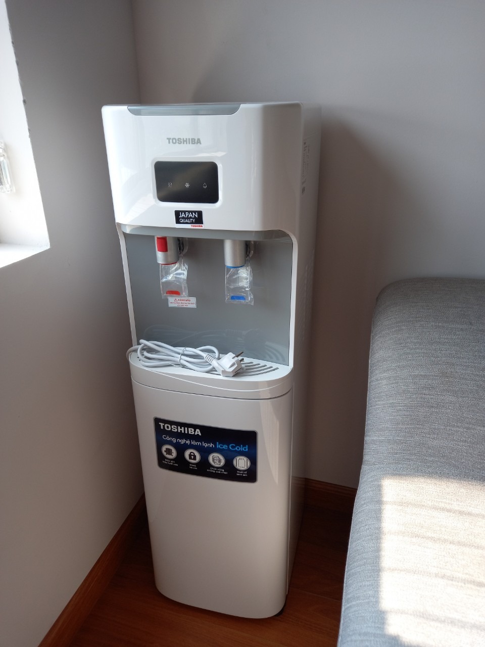 Cây nước nóng lạnh Toshiba RWF-W1664TV (W1) đỉnh cao tiện nghi cho không gian sống hiện đại