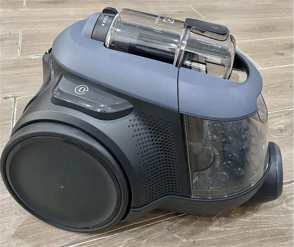 Máy hút bụi Electrolux EFC71611 công suất mạnh mẽ, hút sạch bụi mịn trong tích tắc