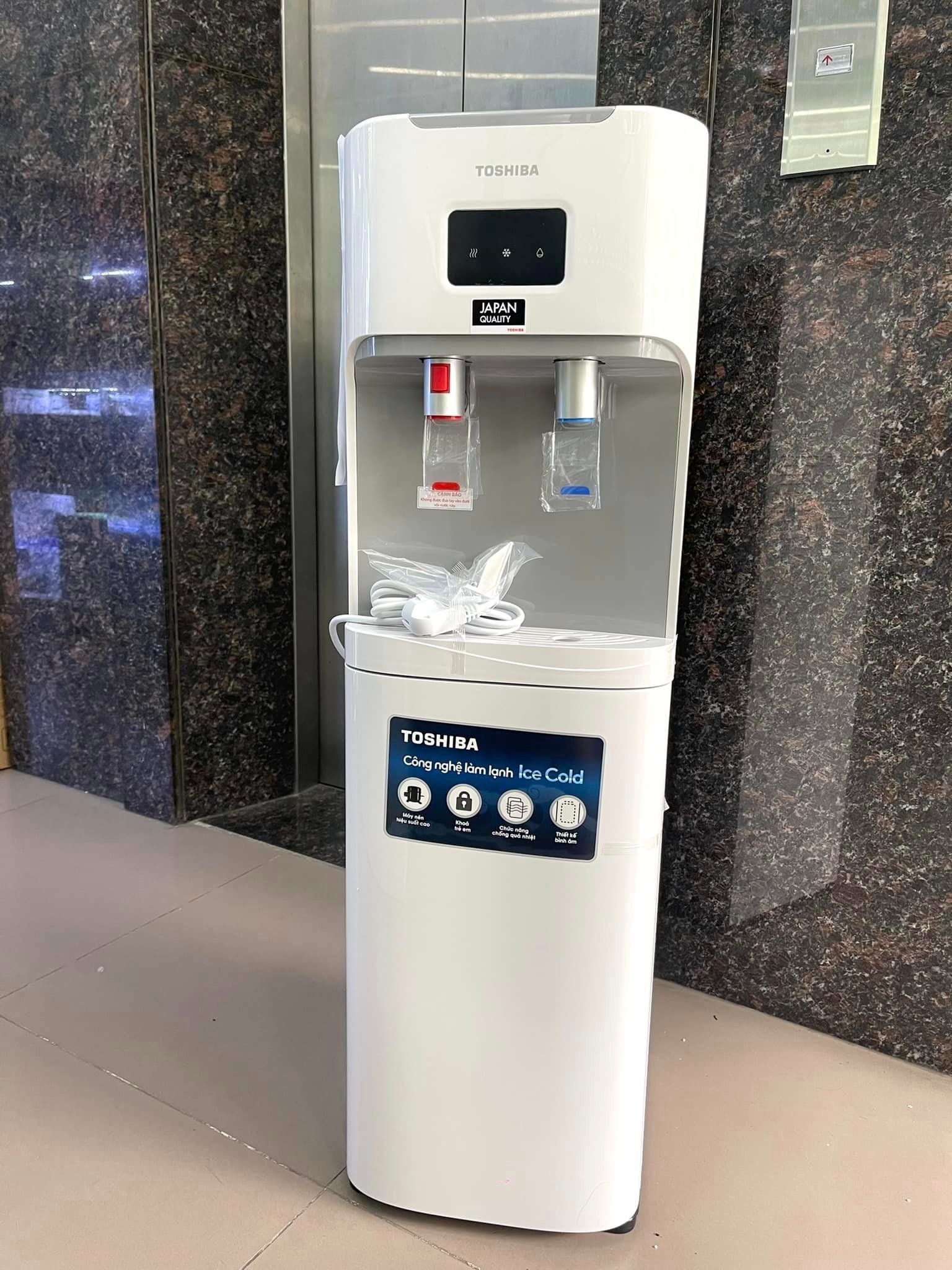 Cây nước nóng lạnh Toshiba RWF-W1664TV (W1) đỉnh cao tiện nghi cho không gian sống hiện đại