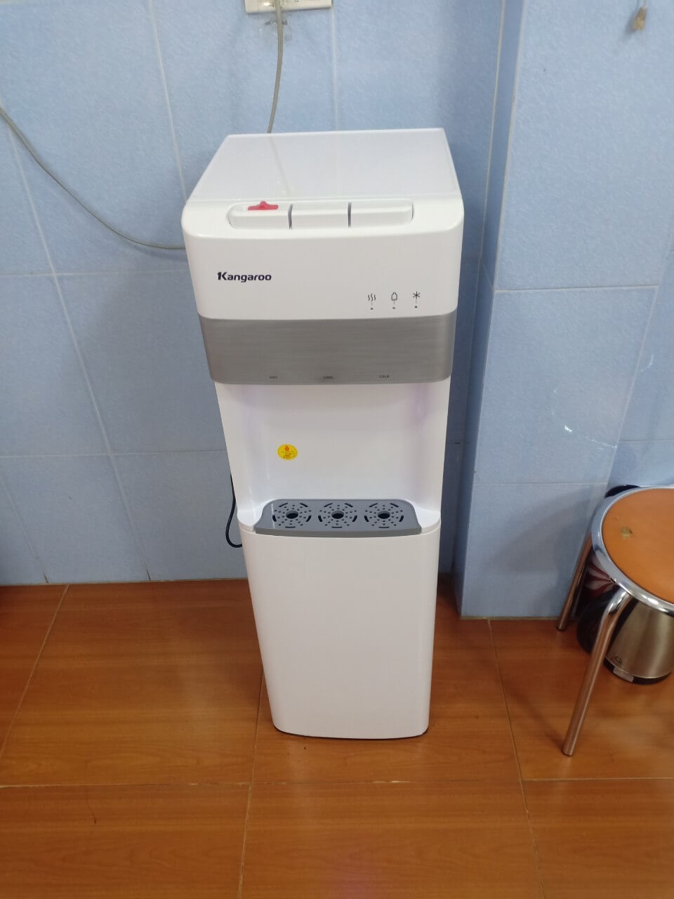 Cây nước nóng lạnh Kangaroo KG56A3 thiết kế sang trọng, tiện ích hiện đại cho mọi không gian