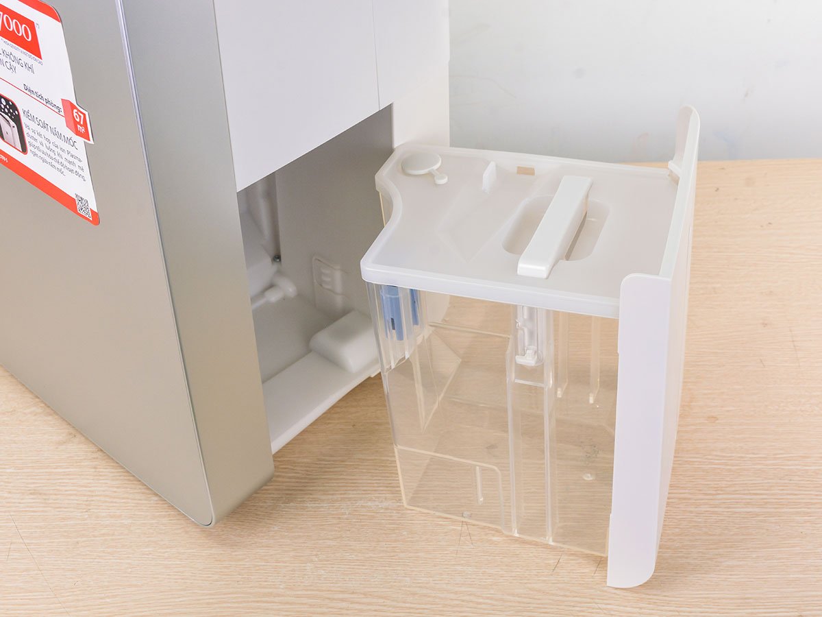 Đánh giá chi tiết máy lọc không khí hút ẩm Sharp DW-J27FV-S có đáng mua không?