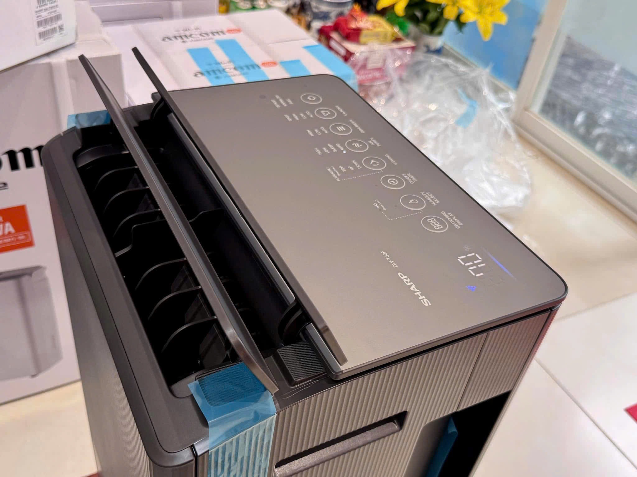 Đánh giá chi tiết máy hút ẩm và lọc không khí Sharp DW-T30FV-H có đáng để đầu tư?