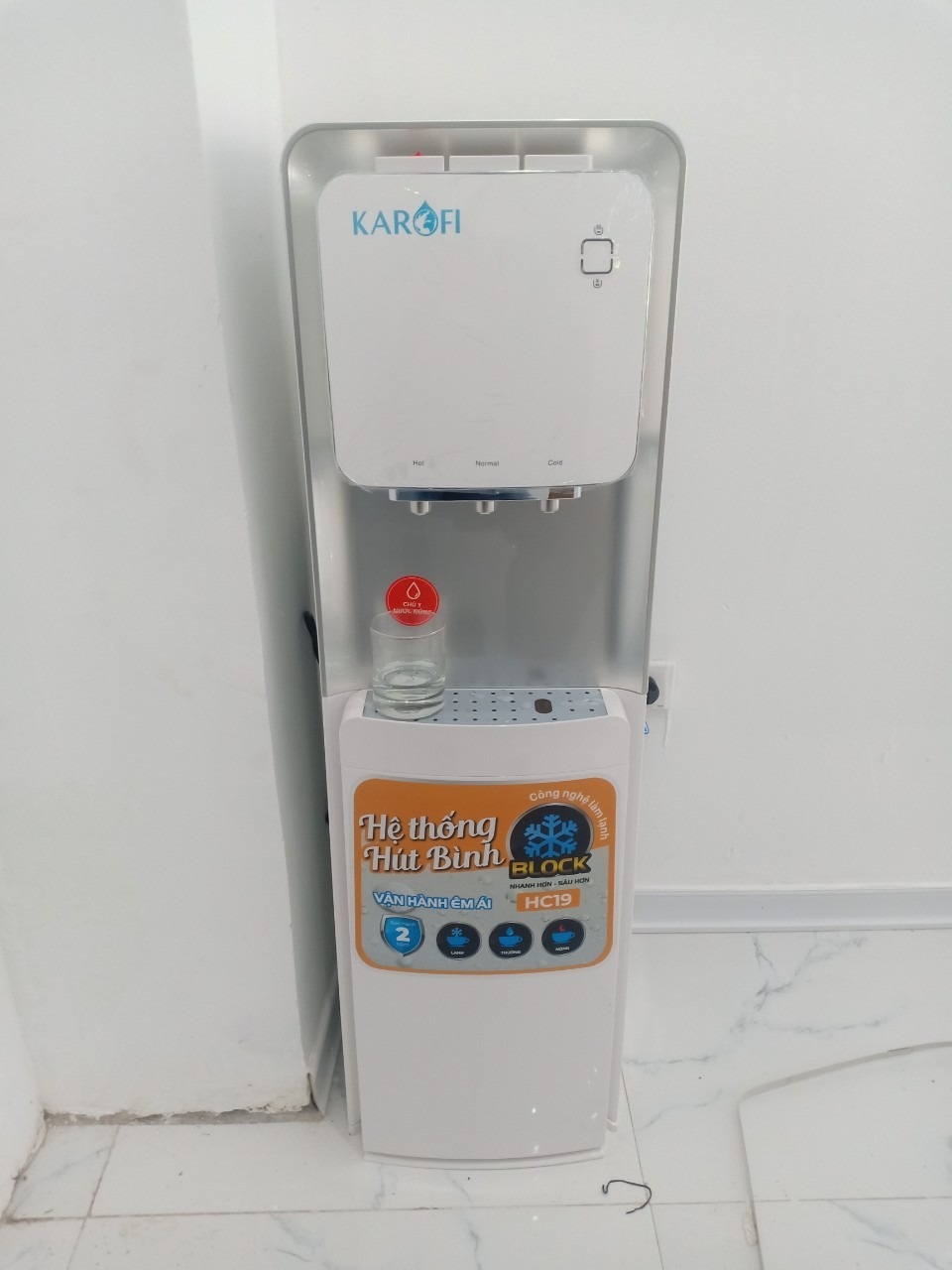 Review cây nước nóng lạnh Karofi HC19 kiểu dáng sang trọng, công nghệ hiện đại