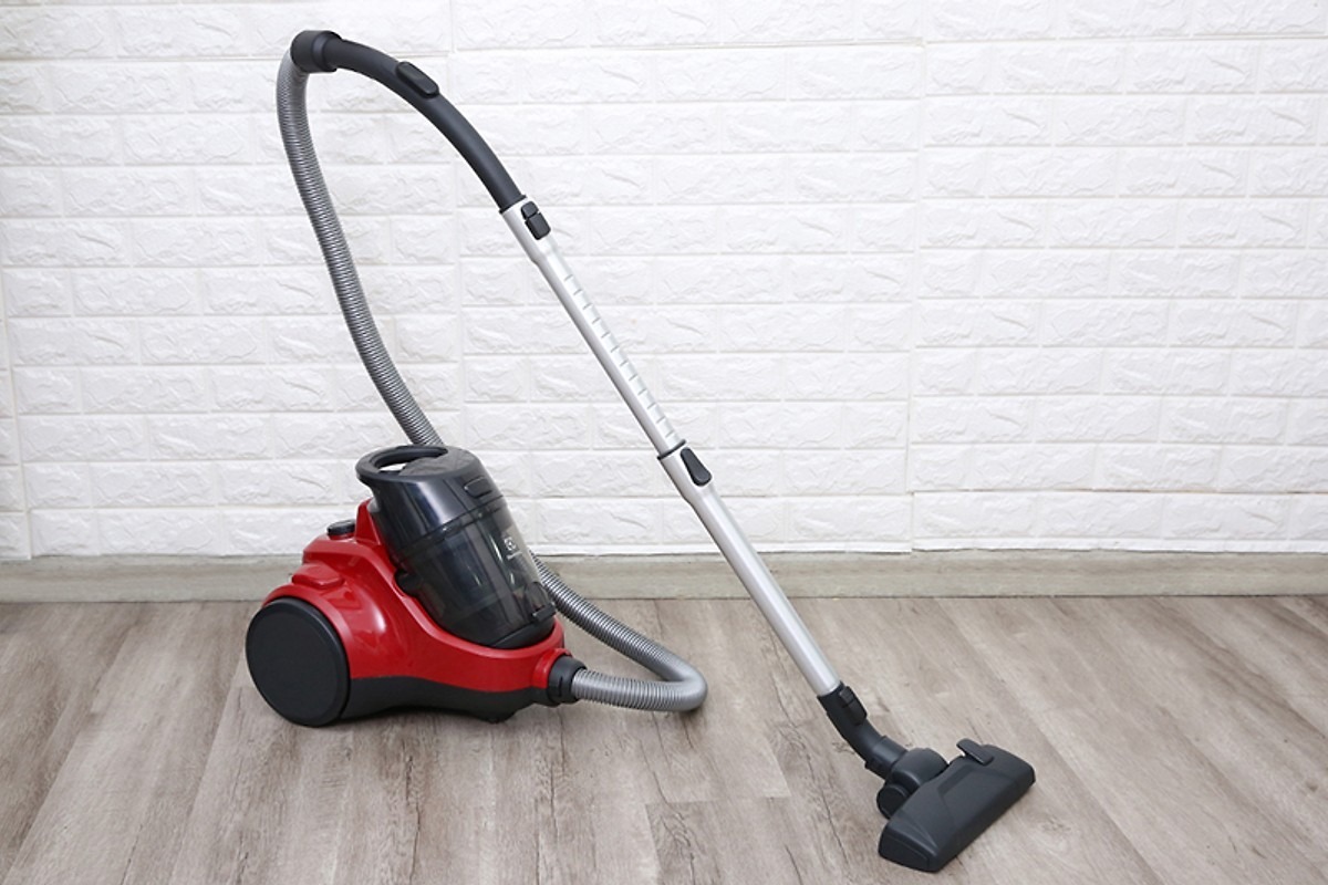 Đánh giá chi tiết máy hút bụi Electrolux EC41-6CR dọn dẹp nhà cửa nhanh gọn, tiết kiệm thời gian