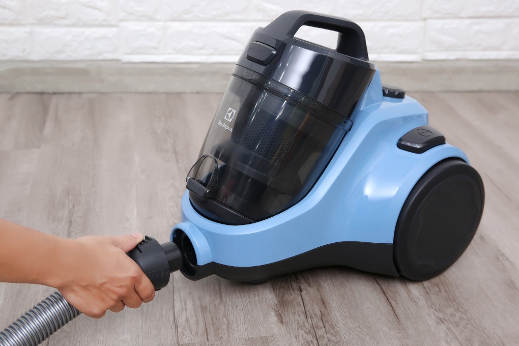 Khám phá máy hút bụi Electrolux EC31-2BB giải pháp vệ sinh tiện lợi và hiện đại