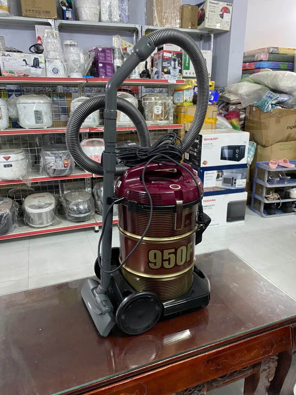 Máy hút bụi Hitachi CV-950F giải pháp làm sạch toàn diện cho mọi không gian