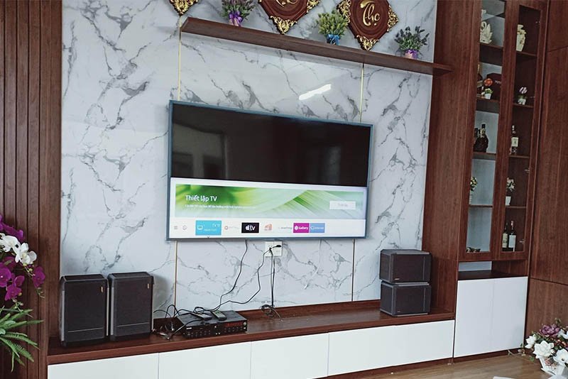 Smart tivi Samsung 70 inch UA70U8000FKXXV có đáng mua 2025? Phân tích ưu nhược điểm, tính năng và công nghệ