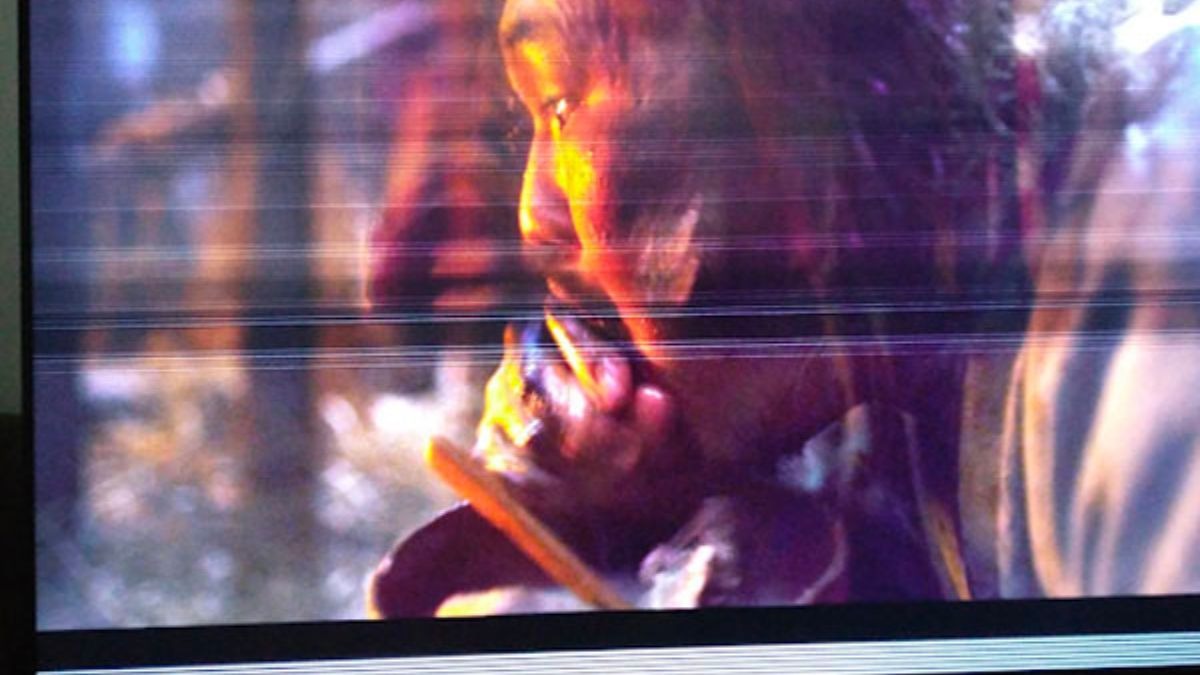 Chia sẻ cách khắc phục khi màn hình tivi bị sọc đơn giản và hiệu quả nhất