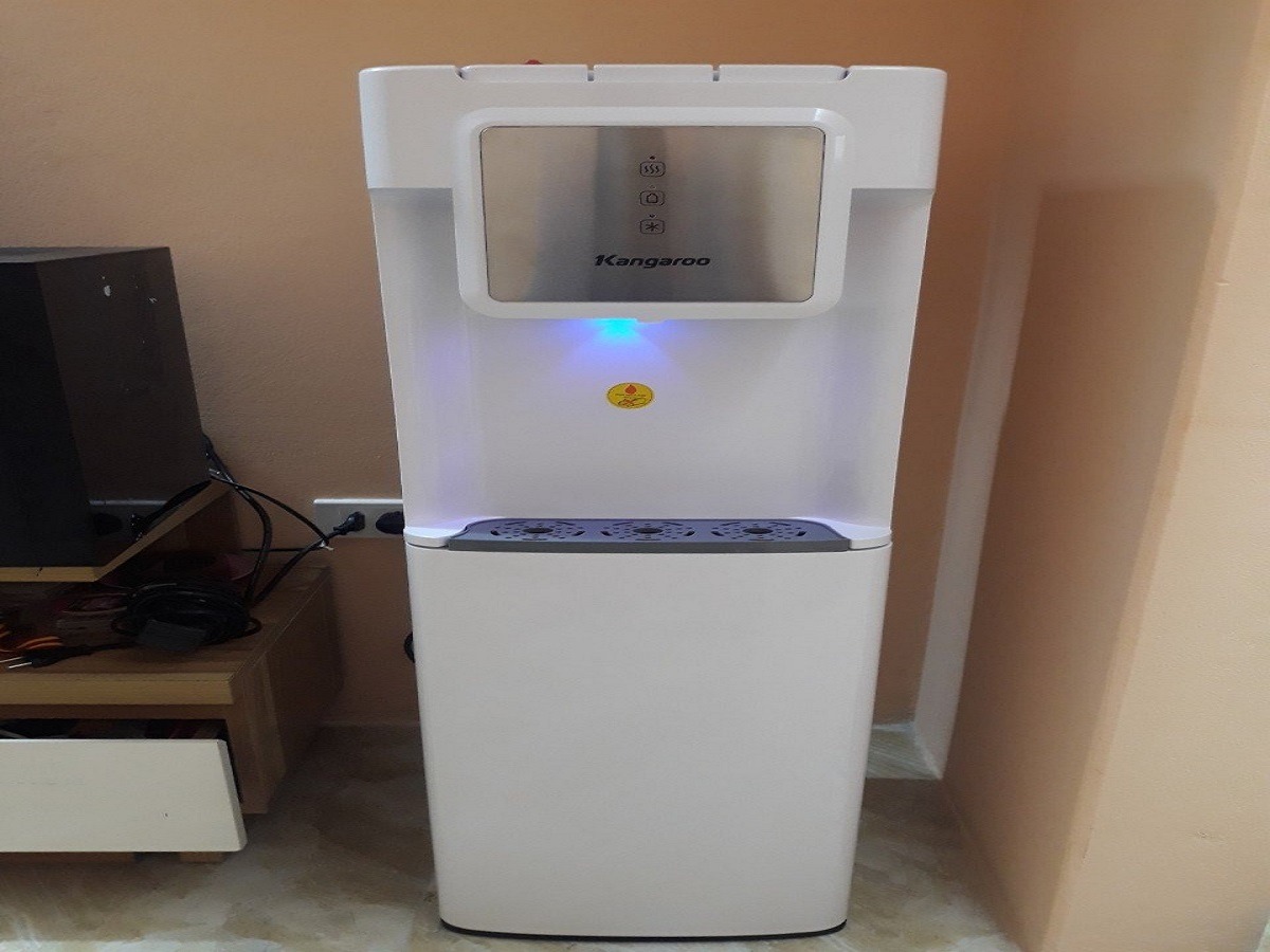 Cây nước nóng lạnh Kangaroo KG60A3 thiết kế đẹp, làm nóng lạnh nhanh