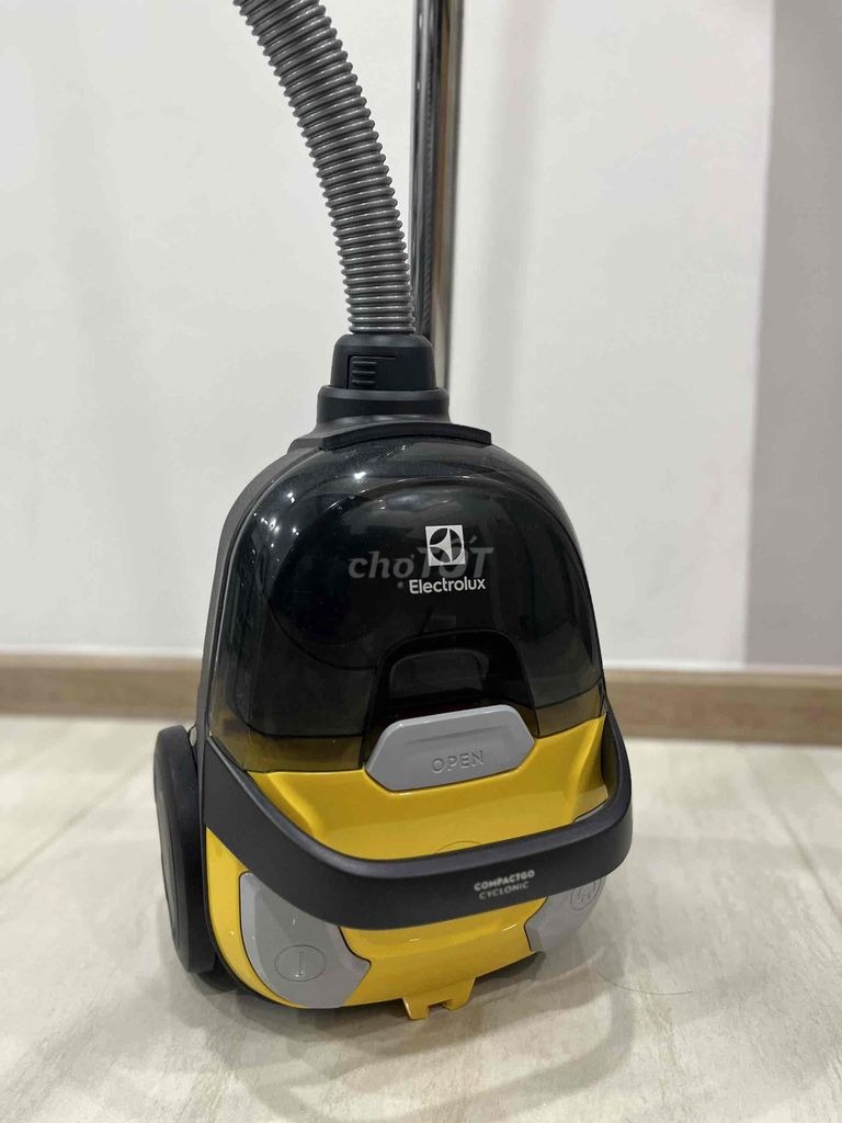 Máy hút bụi Electrolux Z1230 cao cấp, hút sạch mọi bụi bẩn