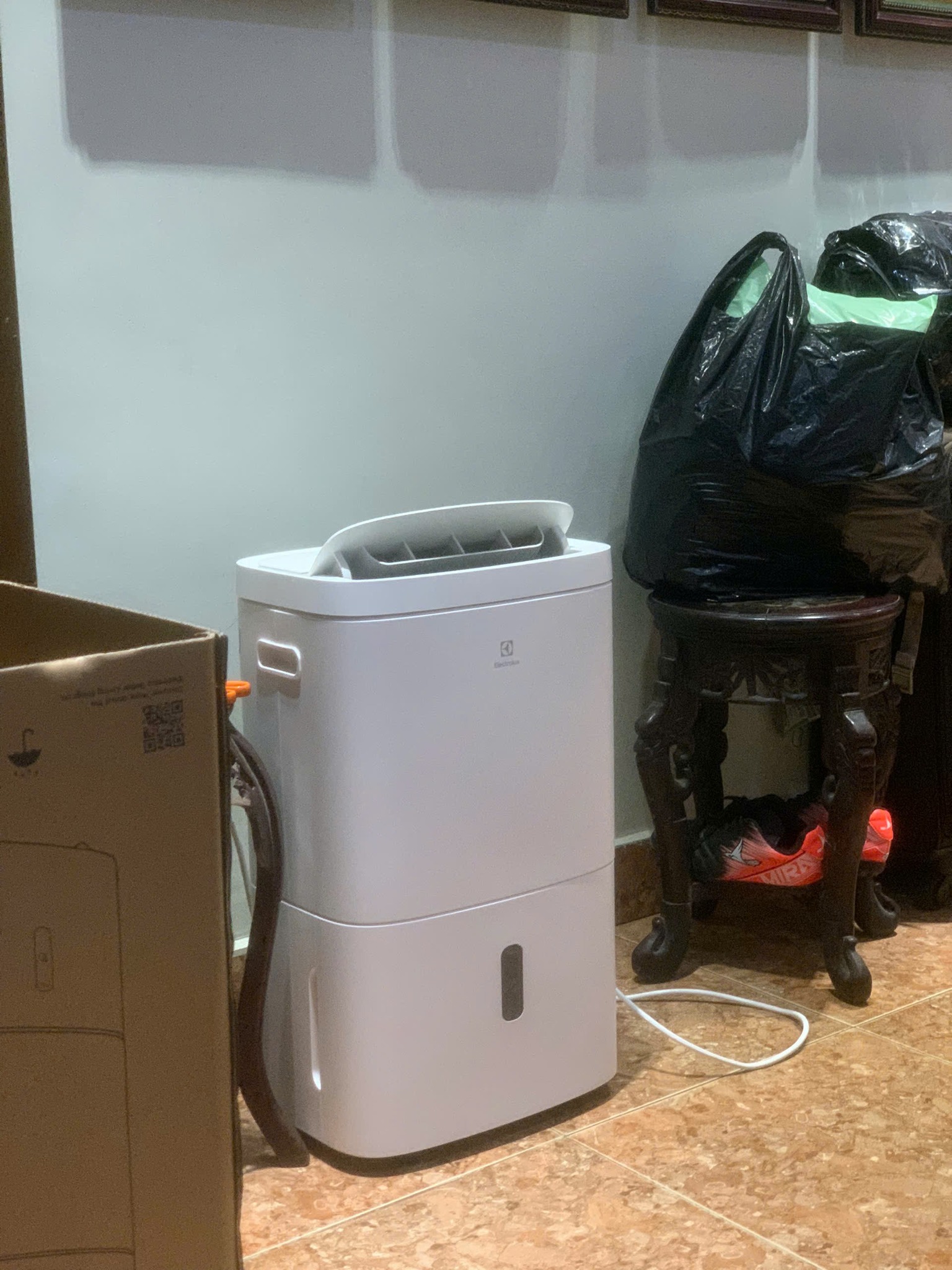 Máy hút ẩm Electrolux EDH10TRBW1 có gì nổi bật và có lợi ích và ứng dụng thực tế?