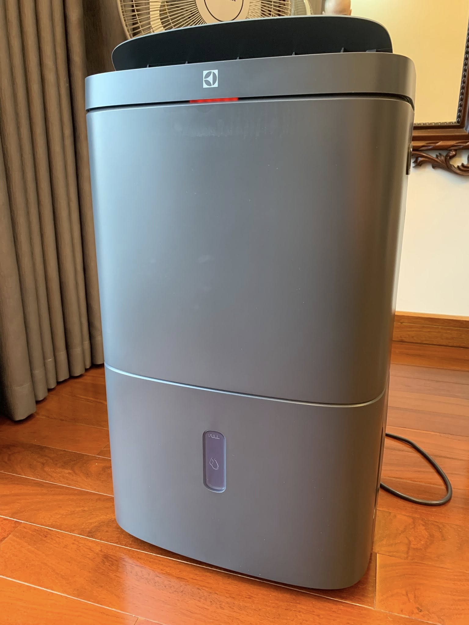 Đánh giá chi tiết máy hút ẩm lọc không khí Electrolux EDH16TRBD3 có đáng đầu tư không?