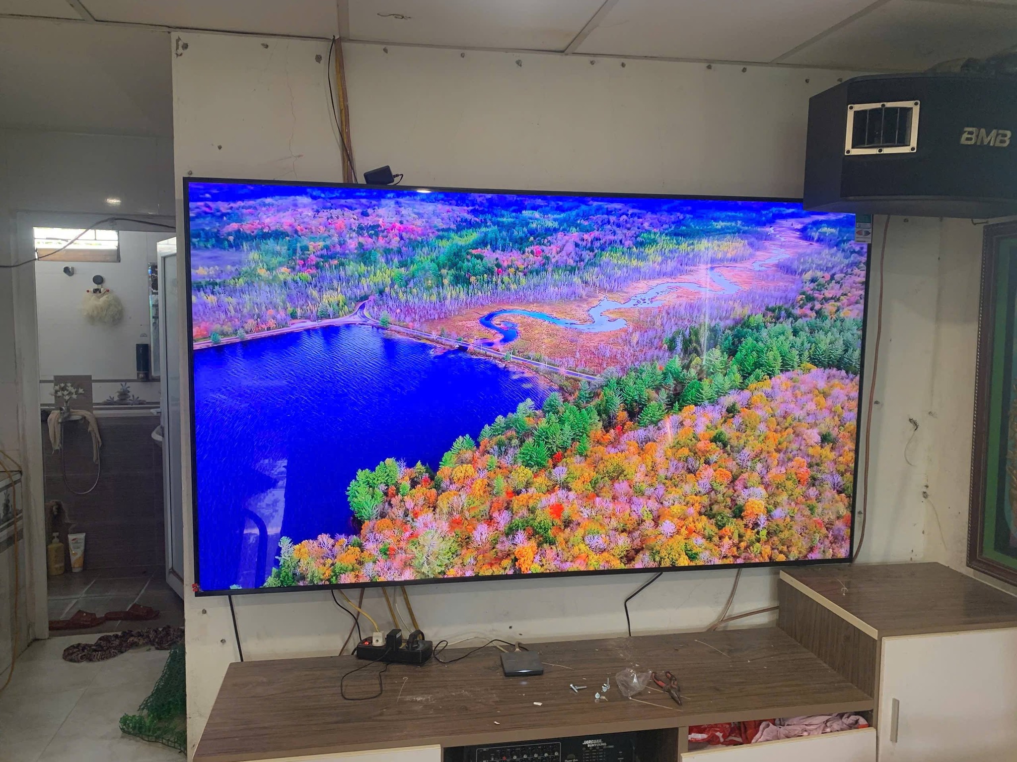 Tivi Samsung QLED QA85Q7FAAKXXV, dòng tivi 85 inch có giá giảm mạnh ở Tết 2026