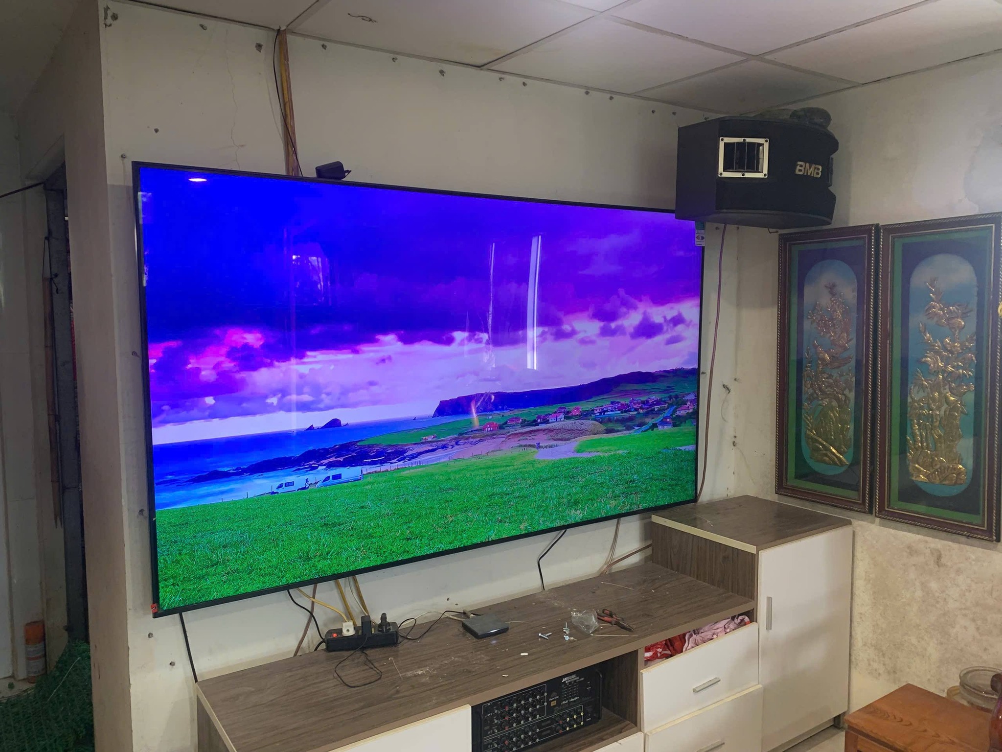 Tivi Samsung QLED QA85Q7FAAKXXV, dòng tivi 85 inch có giá giảm mạnh ở Tết 2026
