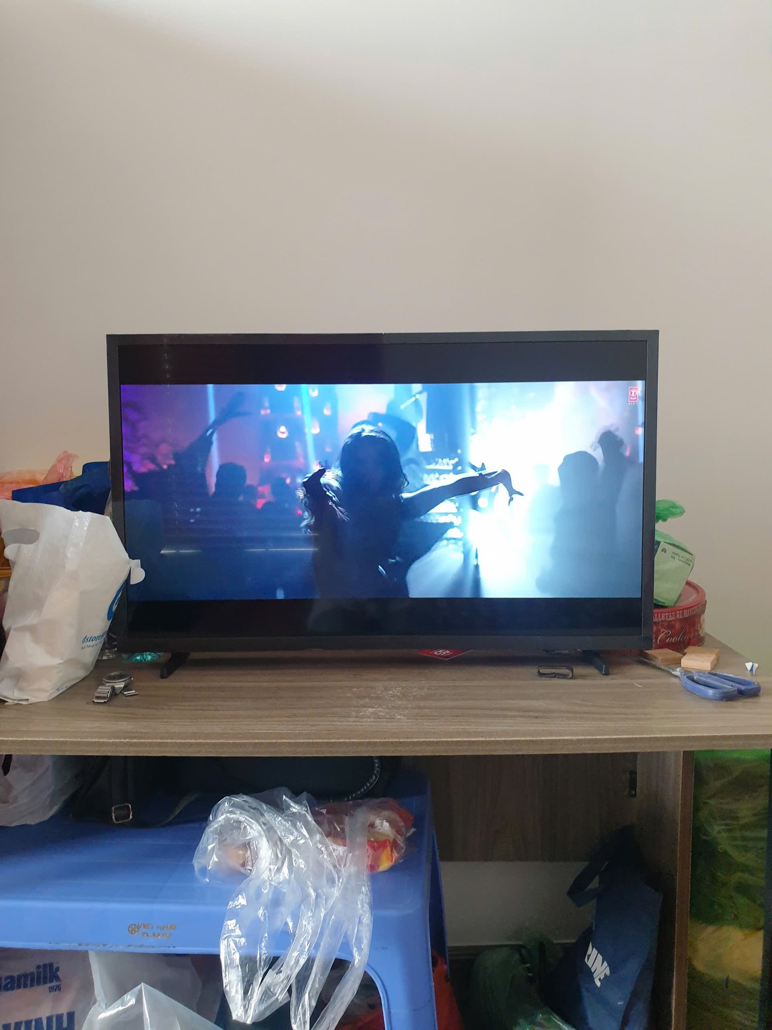 Chọn tivi cho phòng ngủ nhỏ không nên bỏ qua tivi Samsung 32 inch HD UA32H5000F