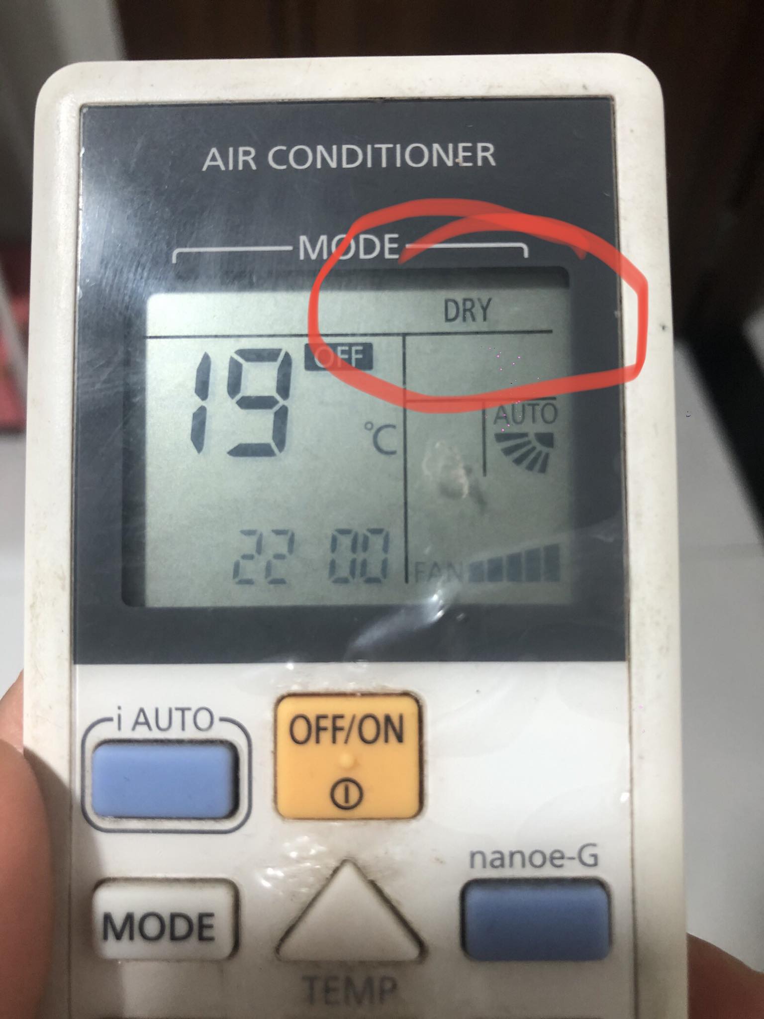 Tạm biệt nỗi lo nồm ẩm với chế độ hút ẩm cao cấp trên điều hòa Panasonic CS-XZ12BKH-8