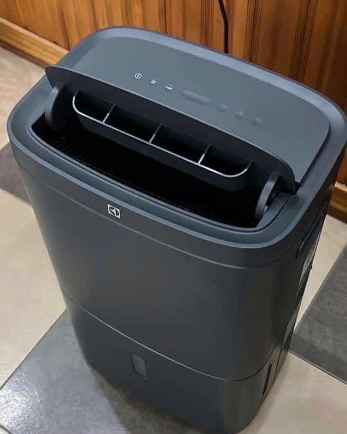 Máy lọc không khí hút ẩm Electrolux EDH16TRBD3, mua 1 mà được đến 2 công dụng