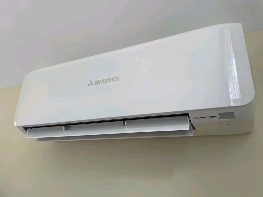 So sánh điều hòa Daikin FTKY25ZVMV và Mitsubishi SRK10YXS-W5, nên chọn máy nào?