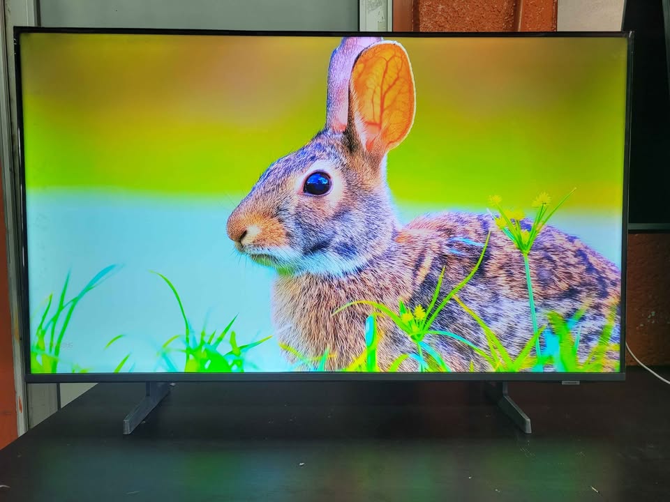 Có nên mua smart tivi Samsung UA43U8000FKXXV? Review thực tế ưu và nhược điểm