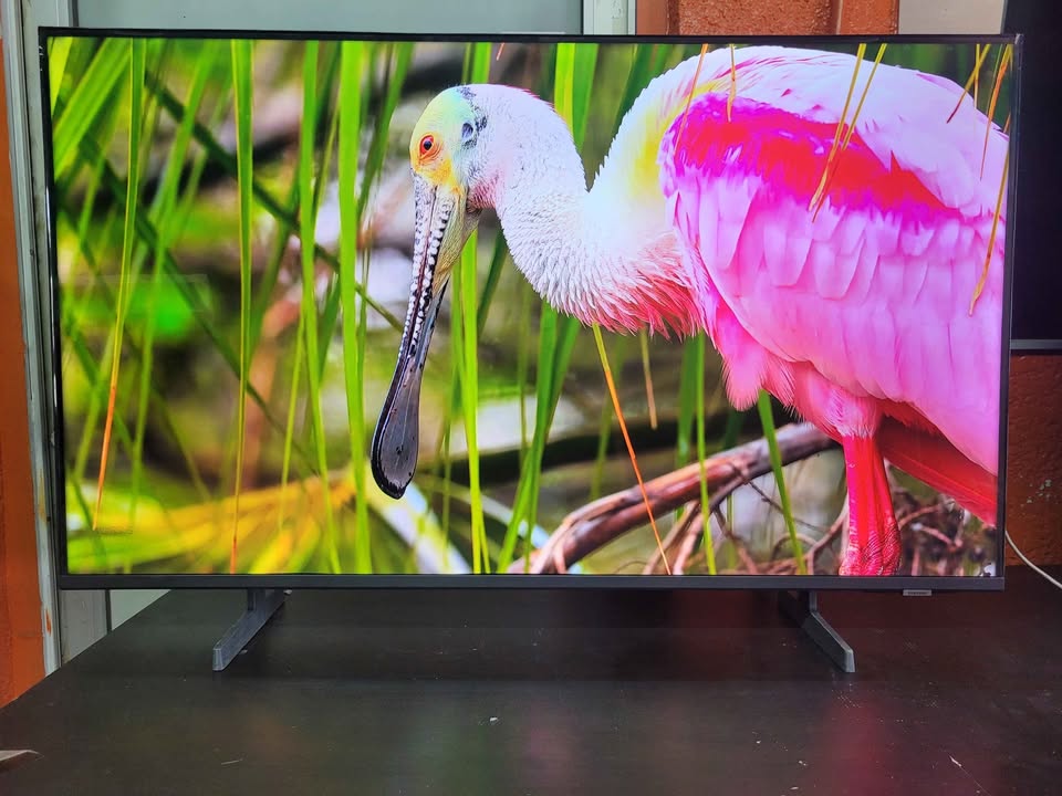 Có nên mua smart tivi Samsung UA43U8000FKXXV? Review thực tế ưu và nhược điểm