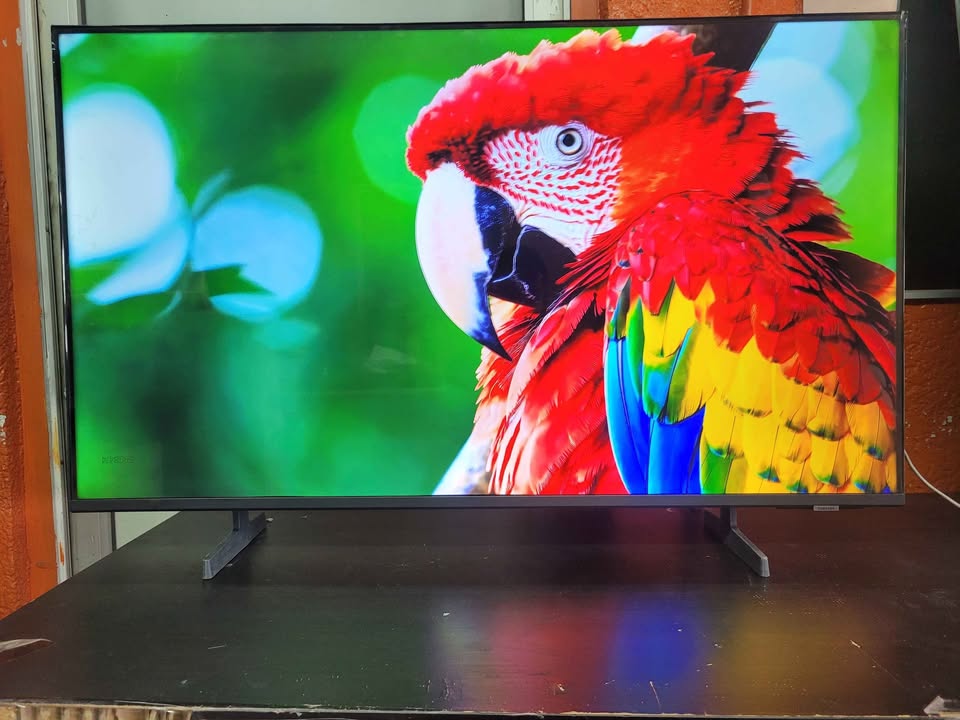 Có nên mua smart tivi Samsung UA43U8000FKXXV? Review thực tế ưu và nhược điểm