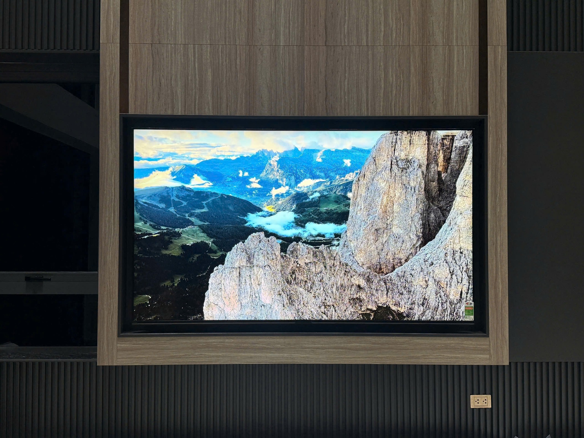 Có nên mua tivi Sony Bravia 5 K-85XR50 85 inch? Review chi tiết hình ảnh, âm thanh