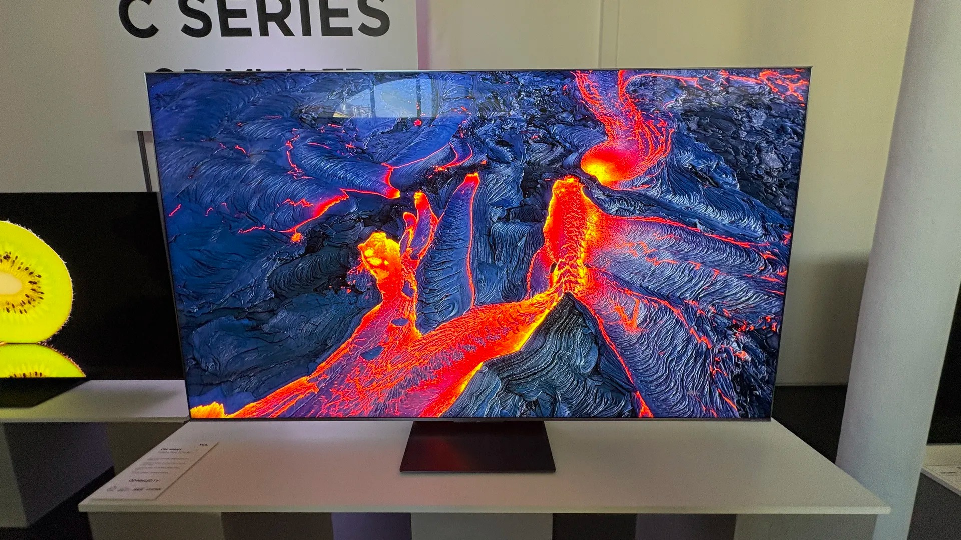 Tivi Sony K-98XR50 và TCL 98C8K, đâu là chiếc tivi Mini LED 98 inch đáng tiền hơn?