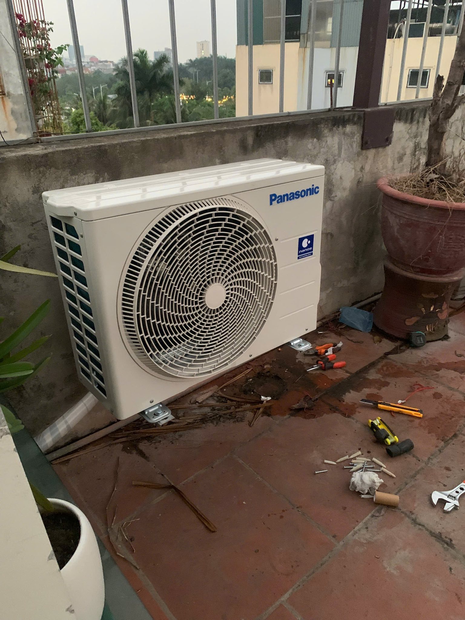 Mổ xẻ dàn nóng điều hòa Panasonic CS-N12AKH-8 cấu tạo đồng hay nhôm?