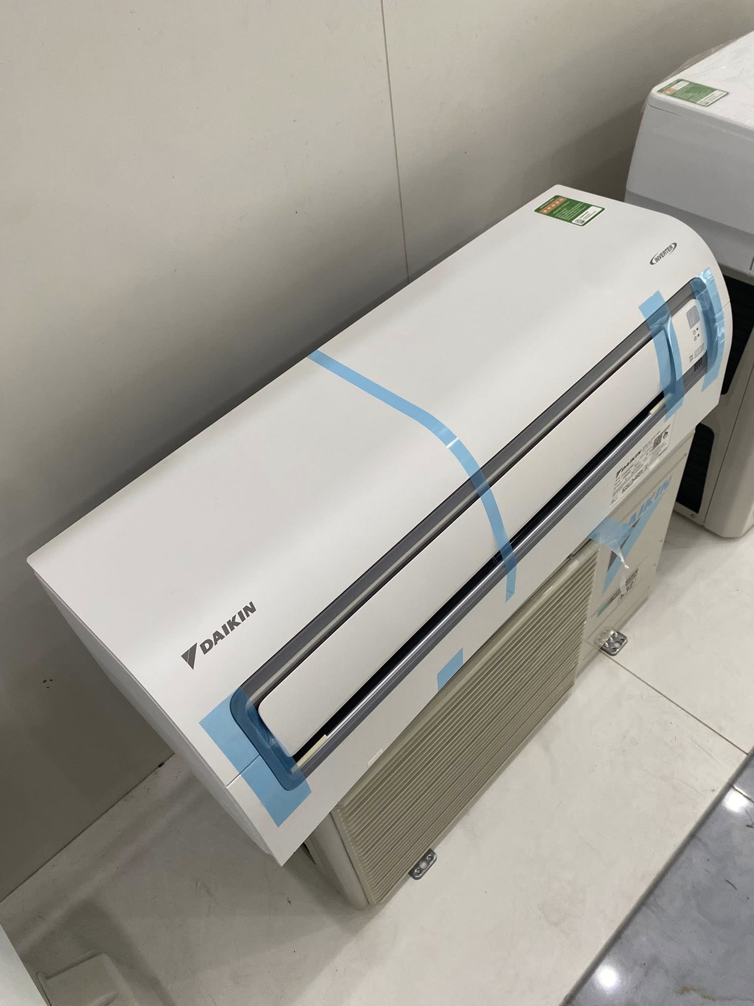 So sánh điều hòa Daikin FTHB25ZVMV và FTKB25ZVMV, nên chọn dòng nào cho phòng dưới 15m2?