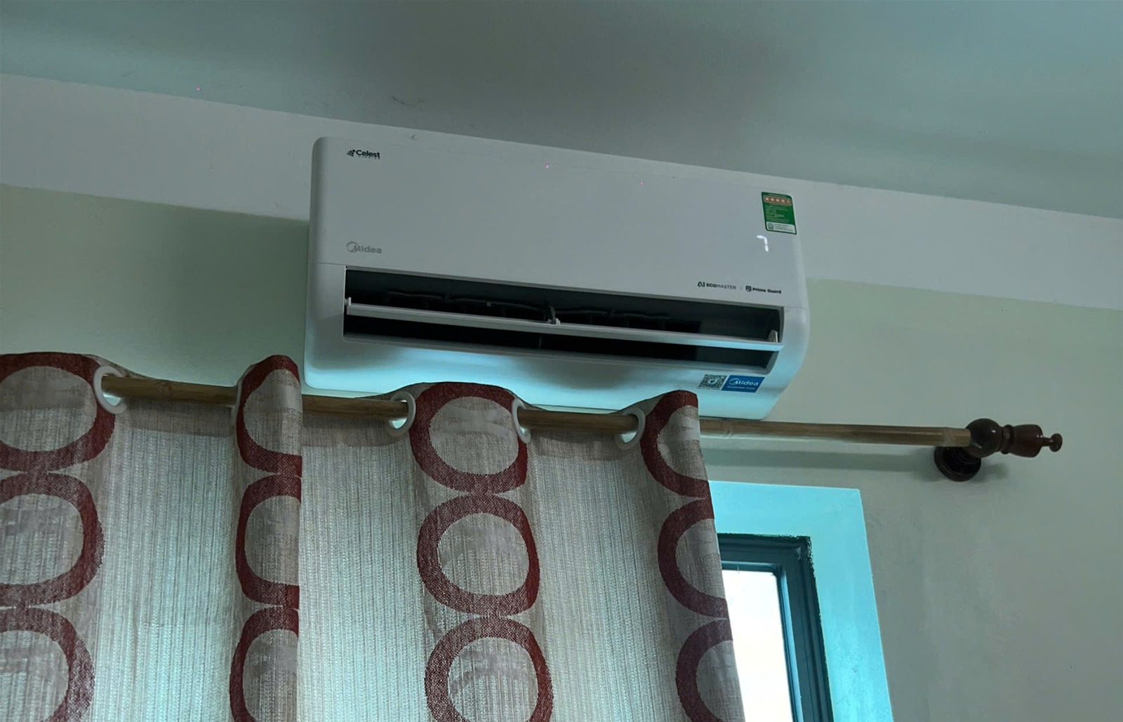 Cùng phân khúc dưới 15 triệu, nên chọn điều hòa Casper JC-24IU36 hay Midea MSCE-25CRFN8?