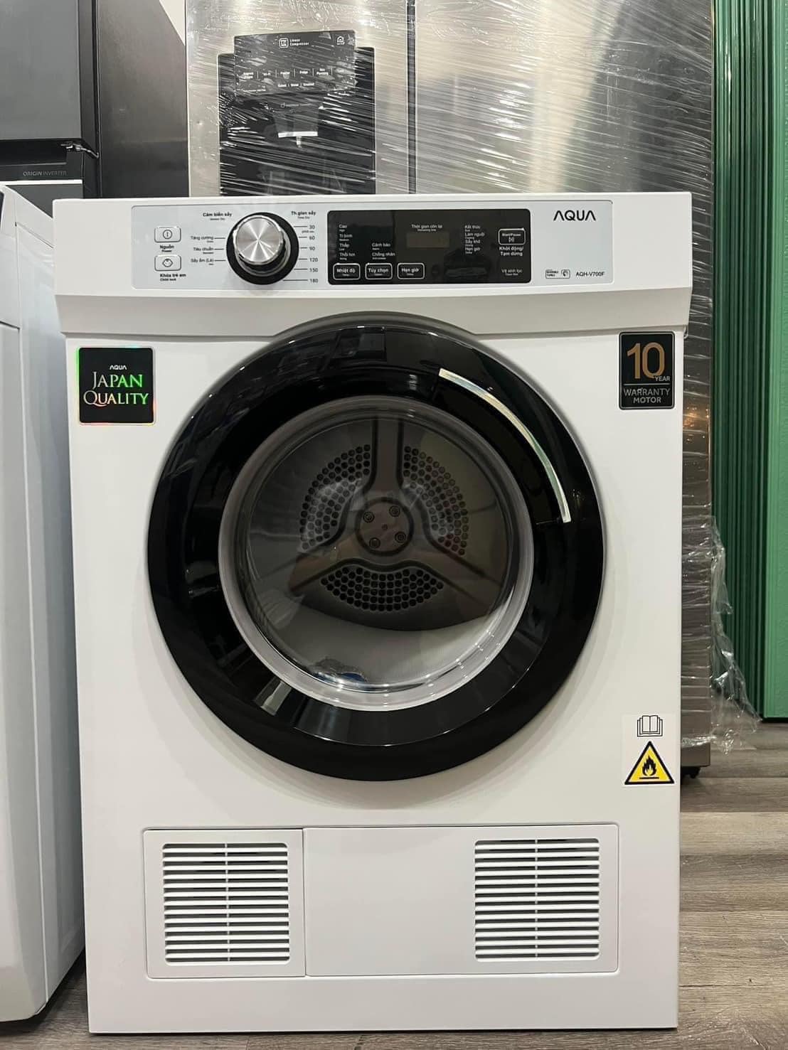 Máy sấy quần áo Aqua AQH-V700FW và những tính năng hữu ích có trong máy