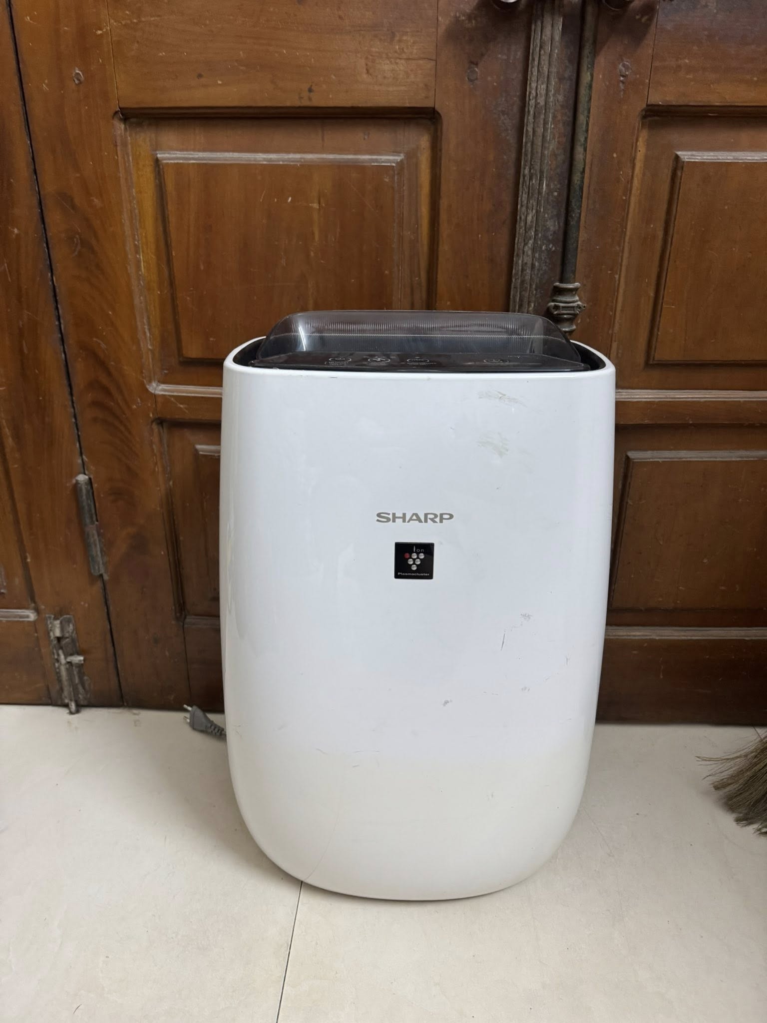 Có nên mua máy lọc không khí Sharp FP-J40E-W không, ưu nhược điểm cần biết rõ?