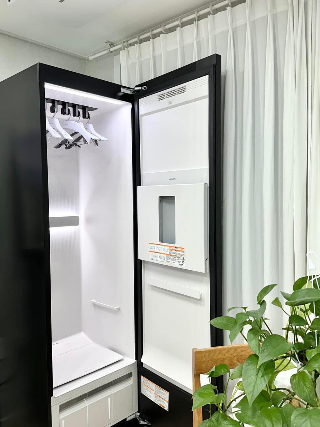 Tủ chăm sóc quần áo LG thông minh SC5MNR4G chăm sóc trang phục từ những điều nhỏ nhất