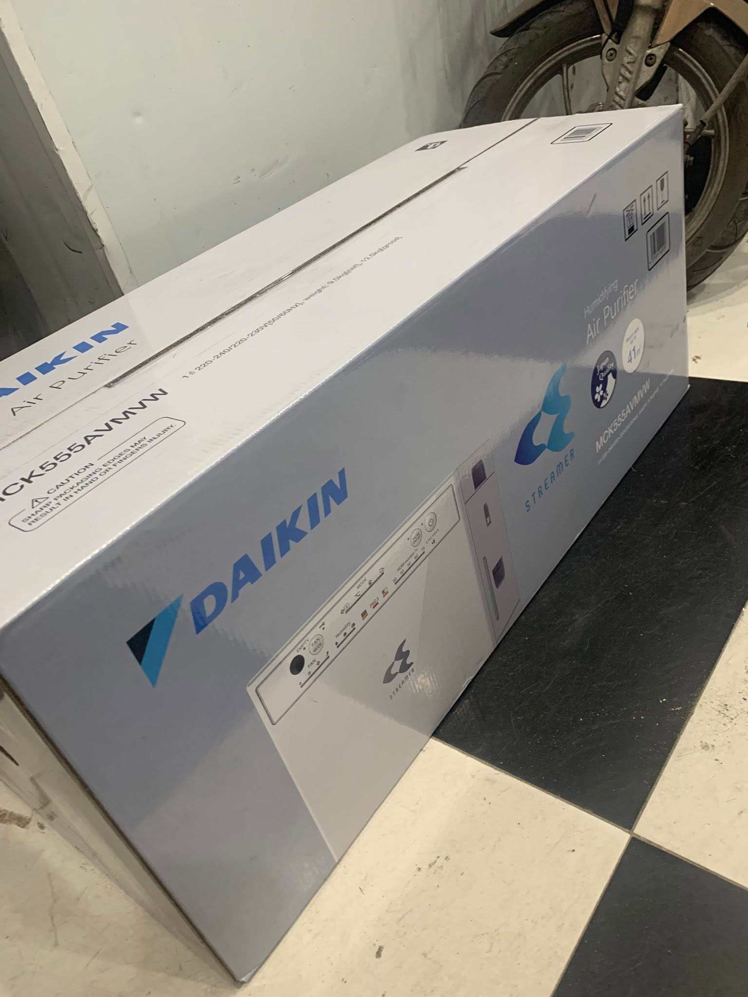 Máy lọc không khí Daikin có tạo ẩm MCK555AVMVW - Mua 1 mà được đến 2 chức năng