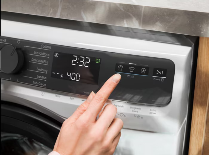 Thiết kế máy giặt Electrolux 13kg EWF1343P5WC có dễ sử dụng không? 