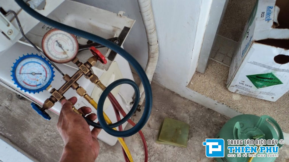 Bản chất việc nạp gas cho dàn nóng điều hòa trung tâm Daikin RSUQ7AVM